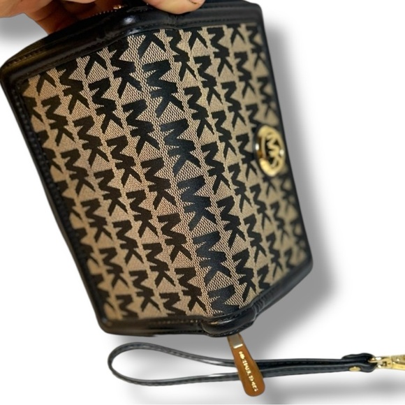 Michael Kors Black MK Monogram Jet Set Signature Zip Wallet Wristlet - Picture 5 of 5